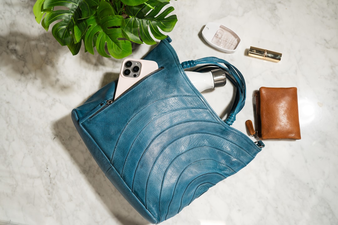 leather bag wallet contents